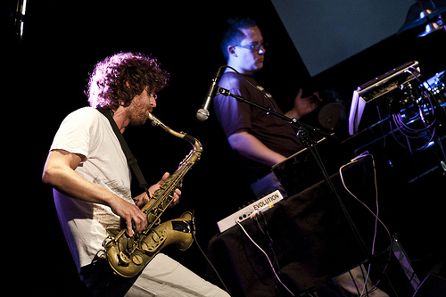 AVGARDE - BERGENS KONSERTSERIE FOR NY MUSIKK: EARPLUGS NOT INCLUDED - BERGEN NOISE BAND+GLOW+KANONKAMERATENE