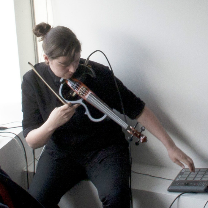 Utstilling: Jiska Huizing - Torn Tracks